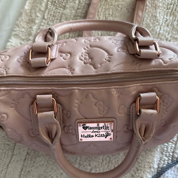 Women’s Loungefly loves Hello Kitty Purse - Picture 7 of 16